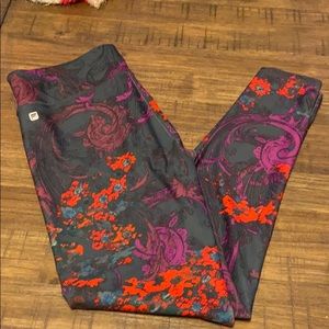 NWOT Fabletics Salar Powerhold Floral Leggings